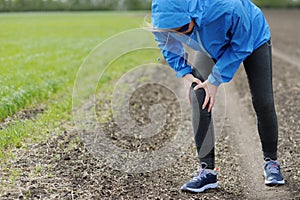 Injuries - sports running knee injury on woman.