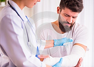 Injury man in doctor