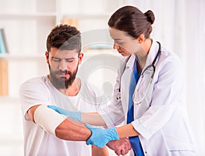 Injury man in doctor