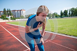 Injury and pain in the chest of a female runner