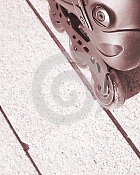 Inline freestyle roller skates