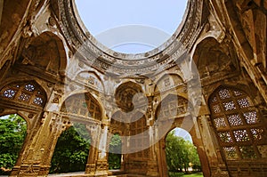 Inner view of a large dome at Jami Masjid Mosque, UNESCO protected Champaner - Pavagadh Archaeological Park, Gujarat, India.