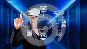 Innovative Cloud Computing Solutions for Online Development and Web Programming in a Virtual Environment XDMCP