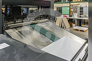 Input or load of paper in an offset printing machine measures 72/102