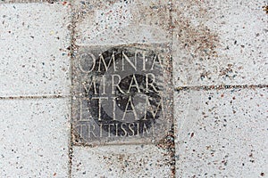 An inscription on a stone plate - Omnia mirari etiam tritissima photo