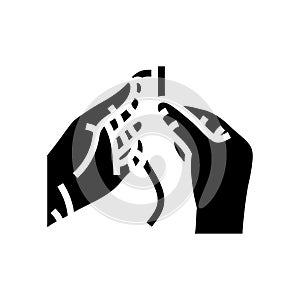 insert thread into needle glyph icon vector illustration