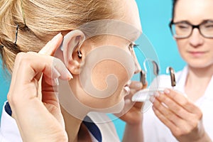 Inserting your hearing instruments photo