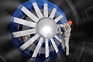 Inspecting a windtunnel