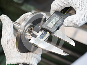 Inspection automotive steel crank shaft photo