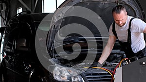 Inspections of the car air conditioner, detection of leaks, refueling with refrigerant.