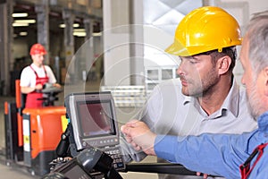   un ingeniero en negocios 