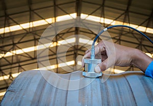 Inspector use ultrasonic testing machine for inspection defect i
