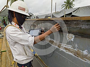 The inspectors are checking defect in welded at butt joint with process Ultrasonic testing UT of Non-Destructive Testing NDT