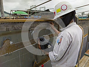 The inspectors are checking defect in welded at butt joint with process Ultrasonic testing UT of Non-Destructive Testing NDT