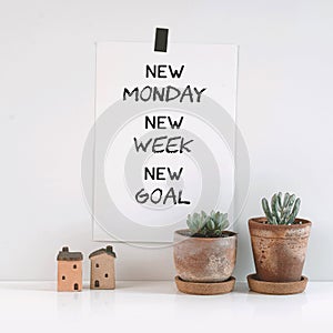 Inspirational quote `New Monday, new week, new goal`.