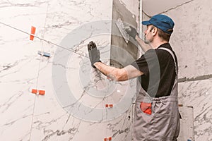 Instaling ceramic tiles