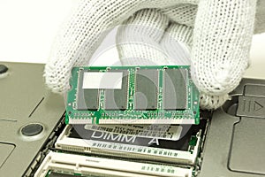 Install DDR RAM memory to computer notebook, Computer maintenance service