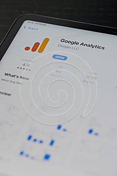 Install Google analytics app on smartphone