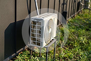 Installation of an air compressor on a pedestal