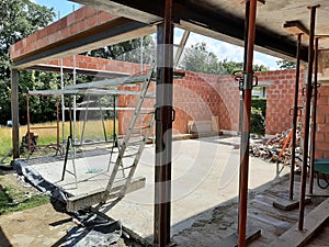 Installation of iron beams in the house construction