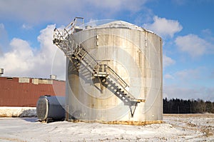 Installation of a large oil storage tank in underground