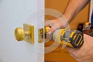 Installation with a lock in the door leaf using an drill screwdriver,for holding screws