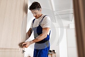 Installation of a lock on the entrance door