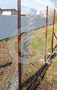 Installation of a metal mesh on the fence