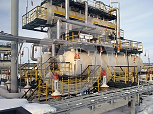 Installation for oil separation