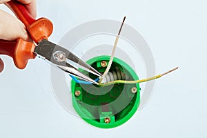 Installation of round electrical box with hand tool