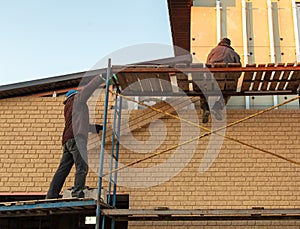 Installation of siding on the walls of the house