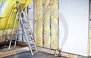 Installation walls with plasterboard and mineral wool