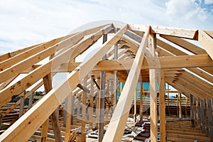 Installation of a wooden roof. Preparation Closing the roof with bituminous tiles. Woods elements and components of the