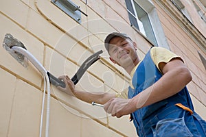 Installer sets a new air conditioner