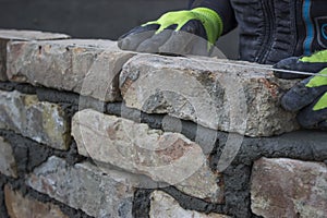 Installing brick, build a brick wall 3