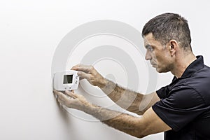 Installing digital thermostat