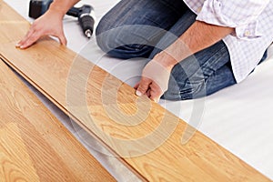 Installing laminate flooring photo