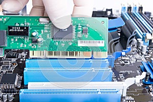 Installing PCI LAN card intop slot