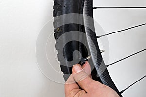 Installing a presta valve