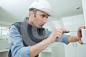 installing programmable room thermostat