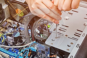 Installing and replacing HDD of unassembled personal computer