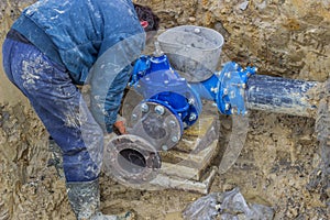 Installing T junction for new commercial building water supplies