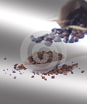 Instant coffee powder and coffee beans