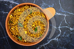 Instant masala atta noodles with bowl