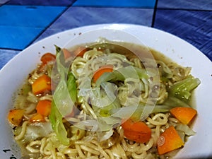 instant noodle food in bowl with mixed vegetables