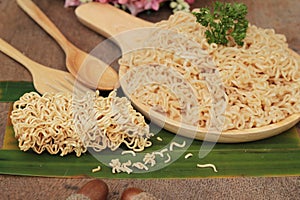 Instant noodles at blanched and dry instant noodle.