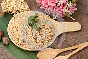 Instant noodles at blanched and dry instant noodle.