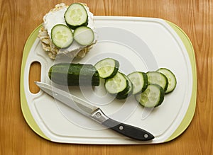 Instructions for preparing a healthy Breakfast sandwich with crispbreads step by step. step 2 put the cucumbers on the cream