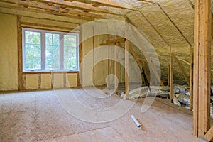 Insulation of thermal insulation attic with cold barrier and insulation material