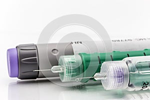 Insulin injection needle or pen for use by diabetics